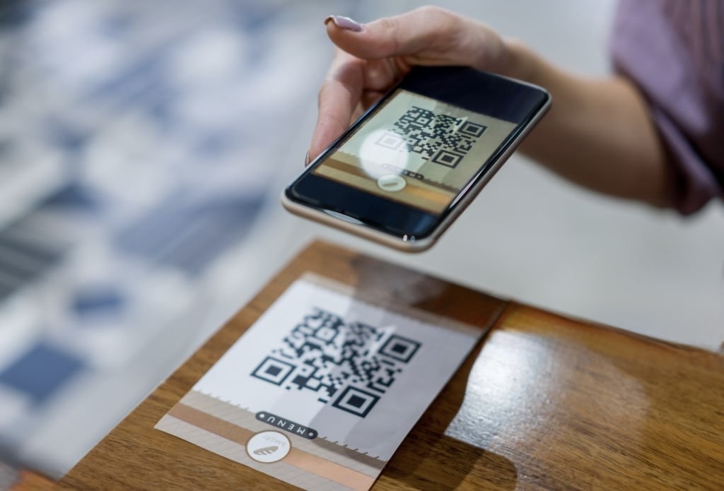 Foto: display de mesa com QR